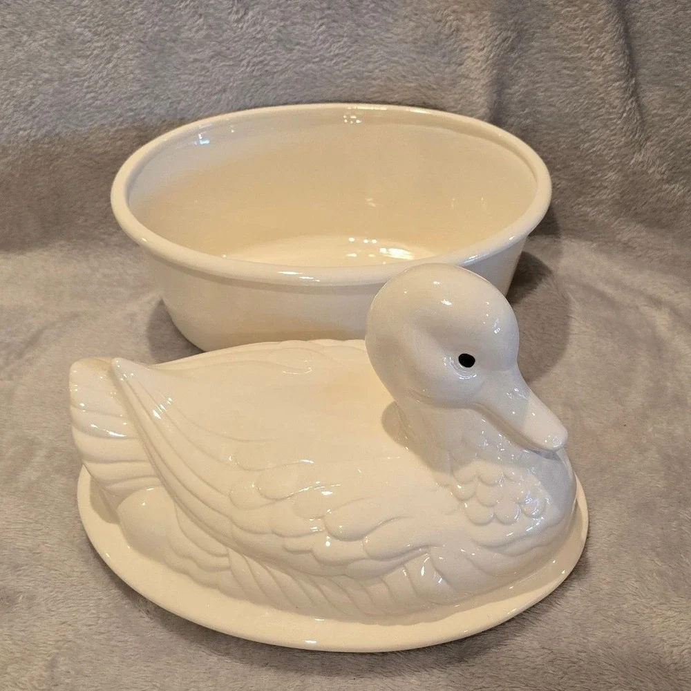 Vintage 1983 Gail Tremain Signed Ceramic White‎ Duck Tureen Covered Dish